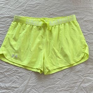 Under Armour Women’s Shorts Size Medium